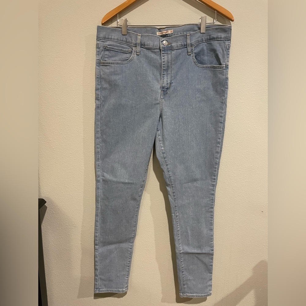720 High rise super skinny light wash Levi Strauss jeans Size 33